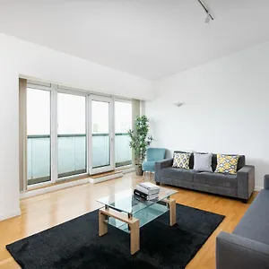 Skyvillion - 3bed Penthouse Near Airport, O2 Arena, Excel Centre With Parking Apartment London
