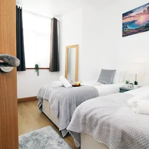 Perfectly Located Centre Apartment, Free Parking, Cable Tv And Wi-fi Cardiff