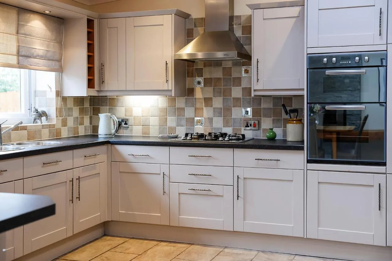 Stylish Family Home In Desirable Penylan + Parking Cardiff 0*,  United Kingdom