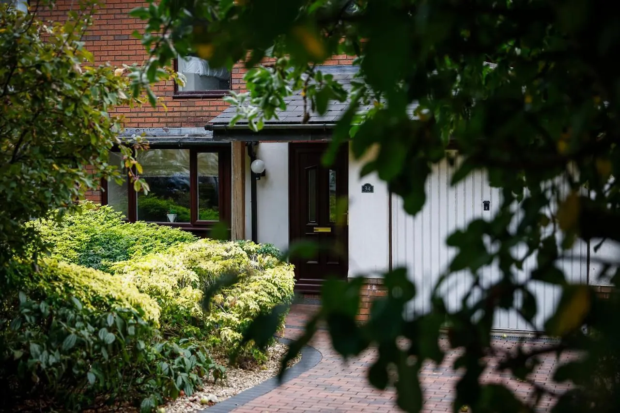 Stylish Family Home In Desirable Penylan + Parking Cardiff Holiday home