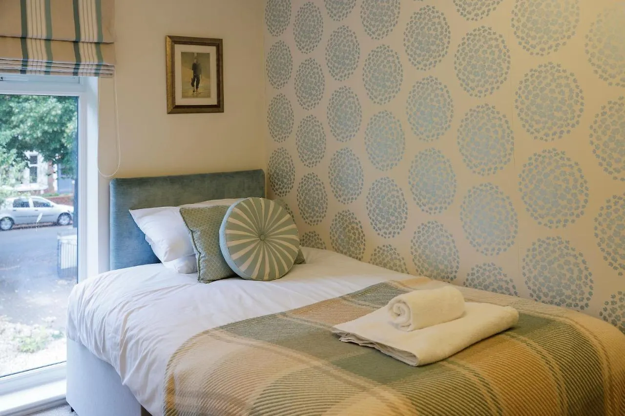 Stylish Family Home In Desirable Penylan + Parking Cardiff 0*,  United Kingdom