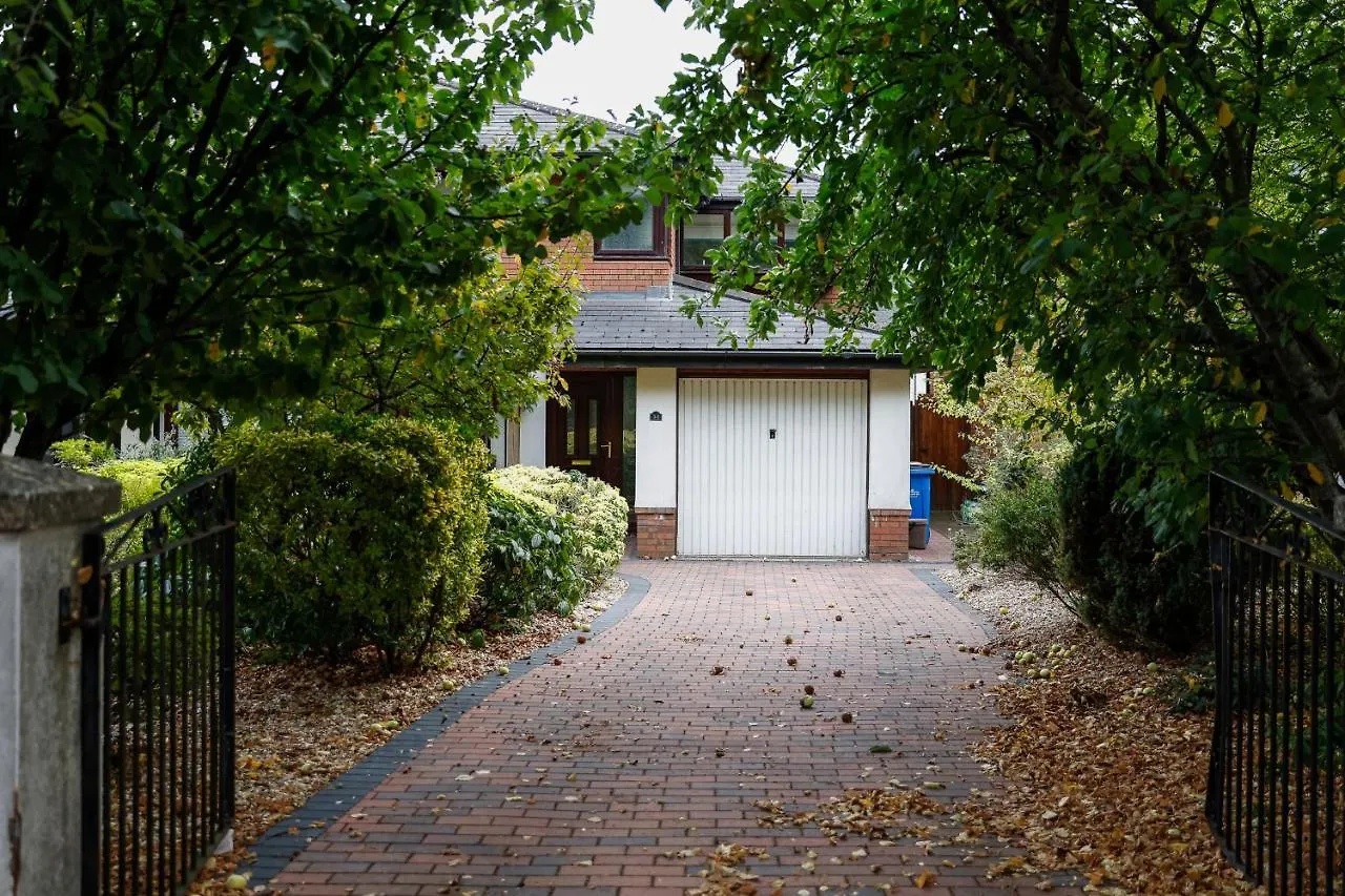 Stylish Family Home In Desirable Penylan + Parking Cardiff Holiday home