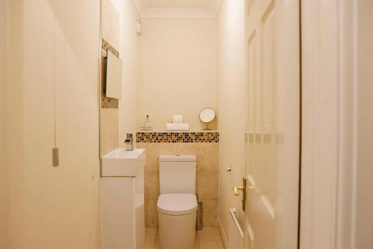 Stylish Family Home In Desirable Penylan + Parking Cardiff