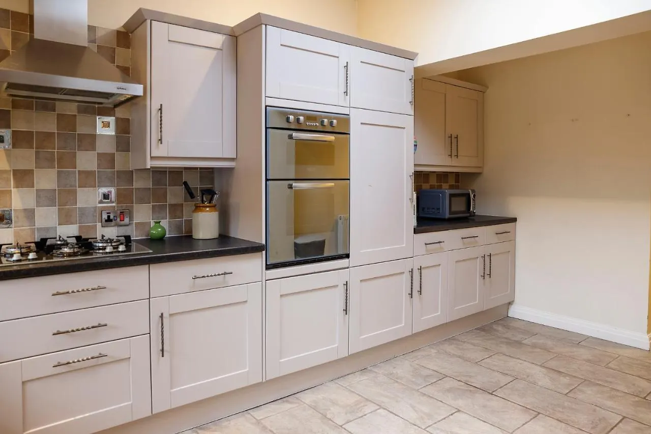 Ferienhaus Stylish Family Home In Desirable Penylan + Parking Cardiff