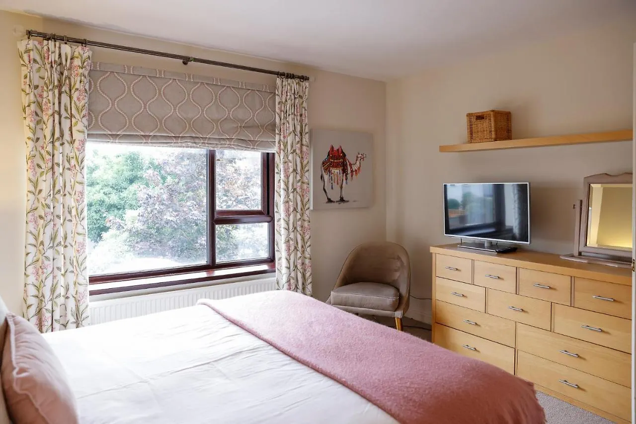 Ferienhaus Stylish Family Home In Desirable Penylan + Parking Cardiff