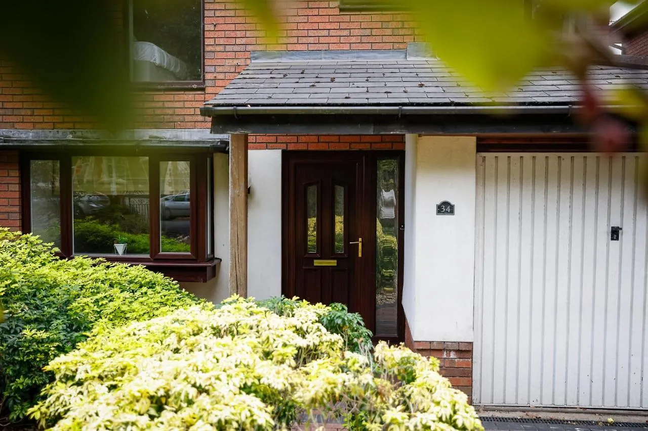 Stylish Family Home In Desirable Penylan + Parking Cardiff 0*,  Großbritannien