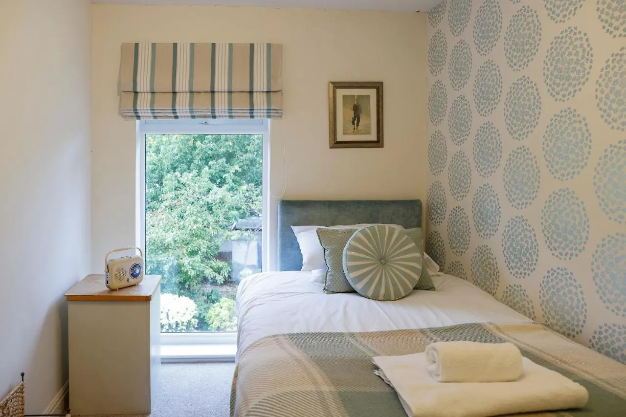 Stylish Family Home In Desirable Penylan + Parking Cardiff Ferienhaus