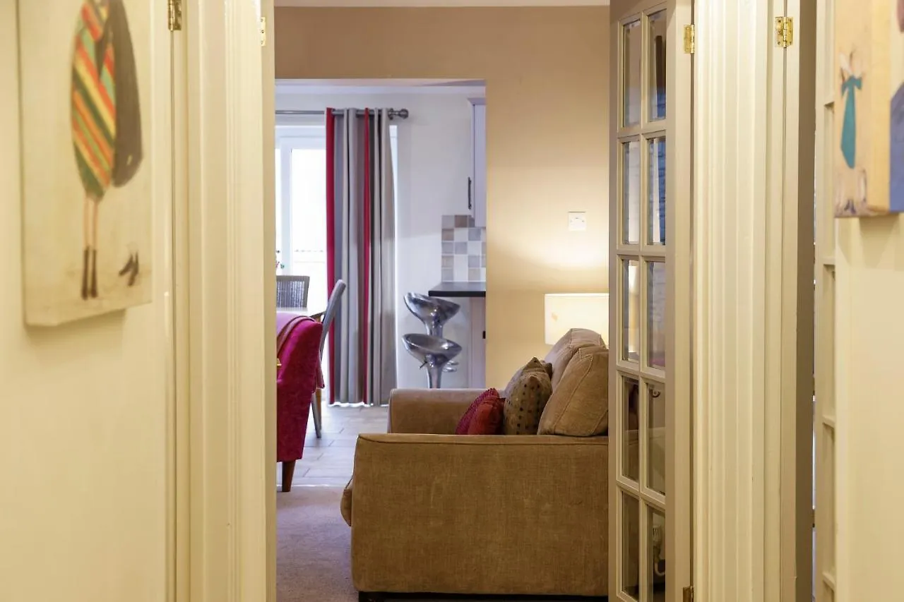 Ferienhaus Stylish Family Home In Desirable Penylan + Parking Cardiff Großbritannien